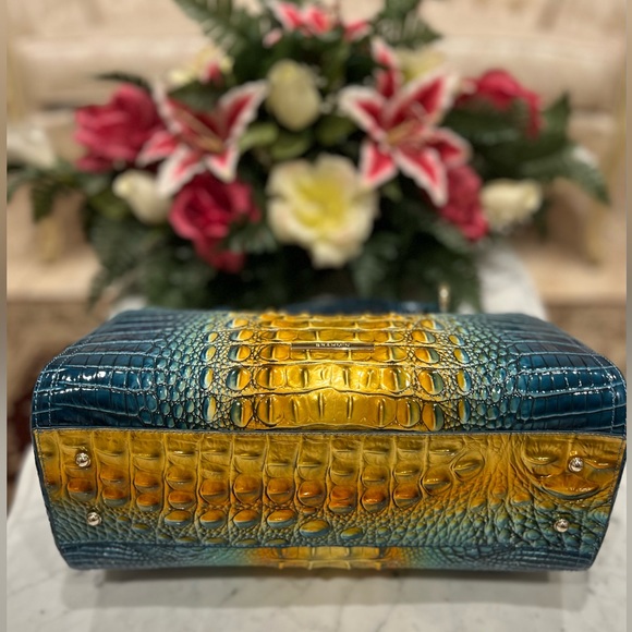 BRAHMIN Small Finley Bermuda ombre 
Melbourne. - Picture 8 of 10